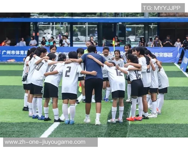 足球运动对青少年身心发展的积极影响与促进策略研究